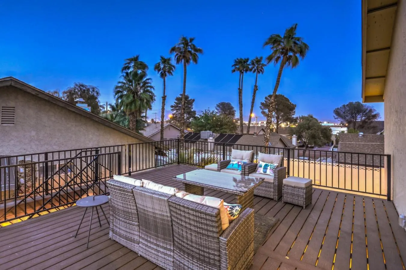 Oasis Near Strip Pool Jacuzzi Deck Poker Room Лас-Вегас